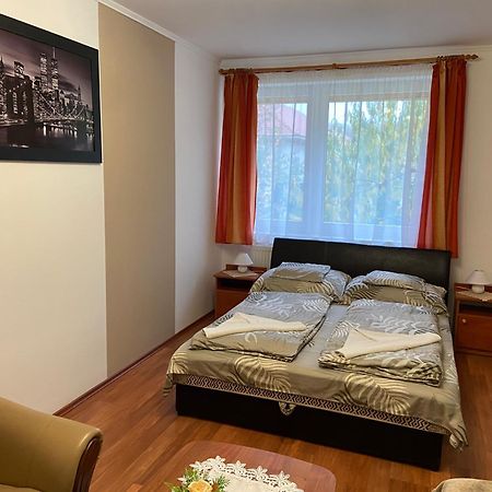Vadrozsa Vendeghaz-Apartman Demjén Exteriör bild