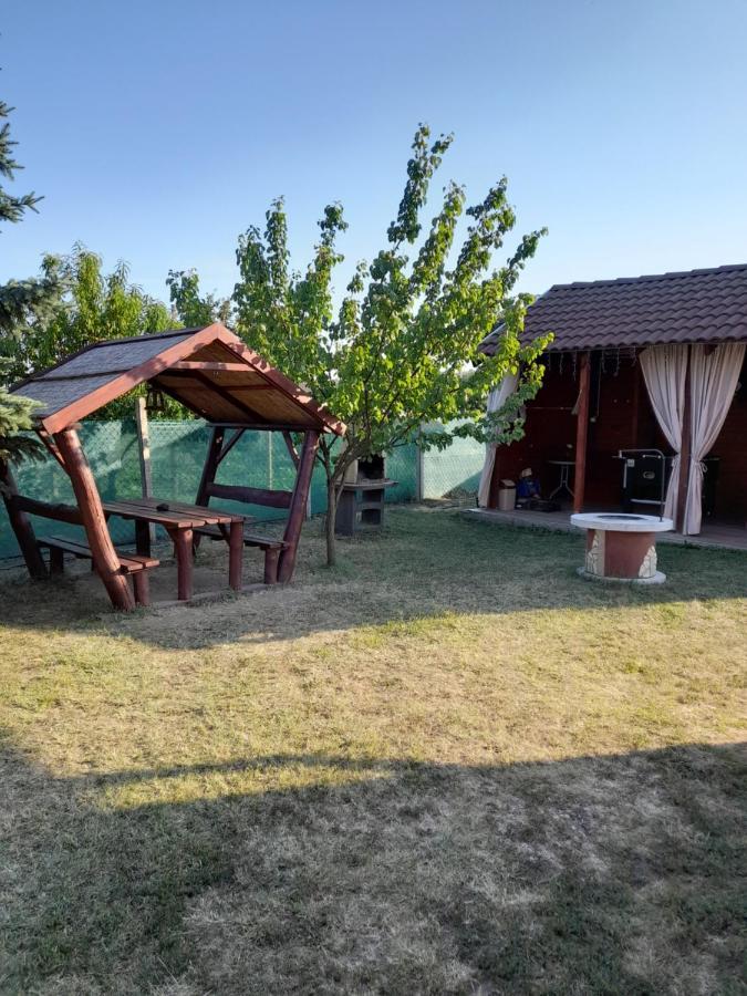Vadrozsa Vendeghaz-Apartman Demjén Exteriör bild