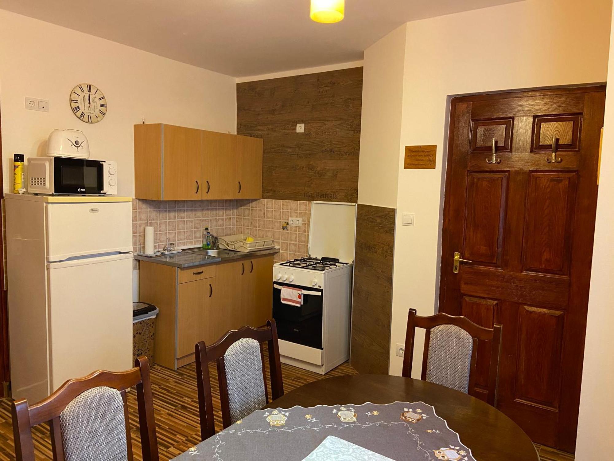 Vadrozsa Vendeghaz-Apartman Demjén Exteriör bild