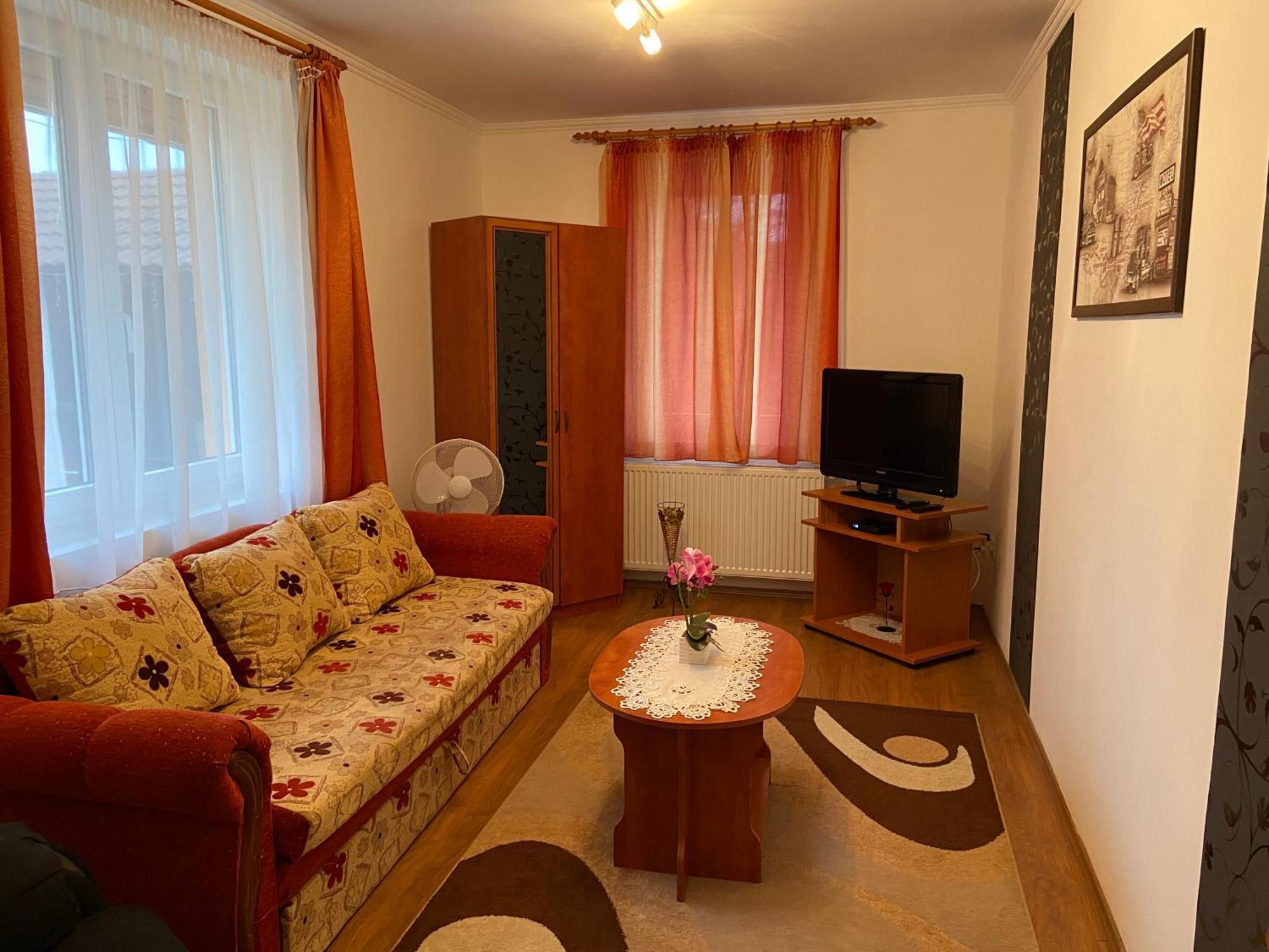 Vadrozsa Vendeghaz-Apartman Demjén Exteriör bild